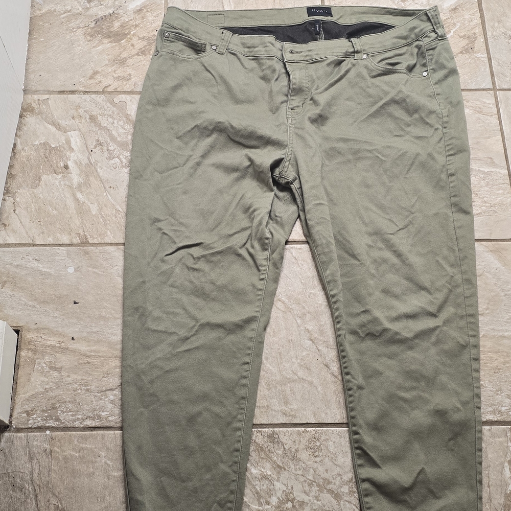 Chic Olive Skinny Jeans for Women